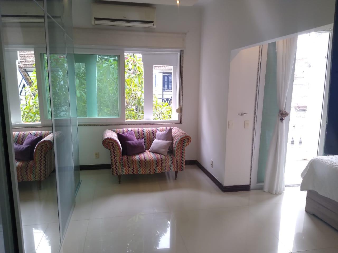 e0151e7b-5e3e-417c-aa28-3b5de15d6700